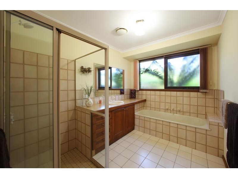 6 Severn Crescent, Rowville VIC 3178