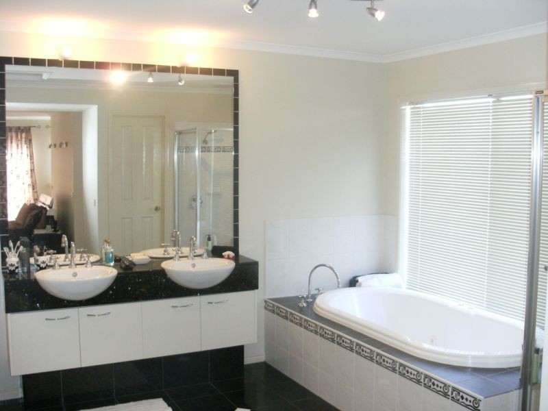 49 Jubilee Drive, Rowville VIC 3178