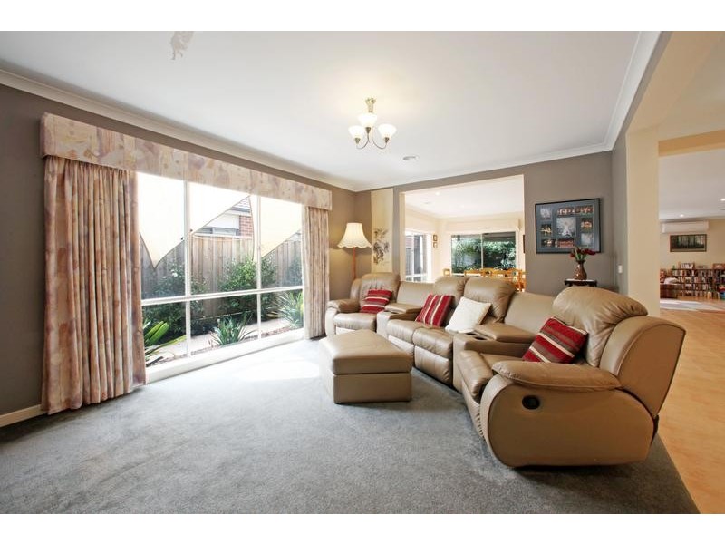 10 Monbulk Crescent, Rowville VIC 3178