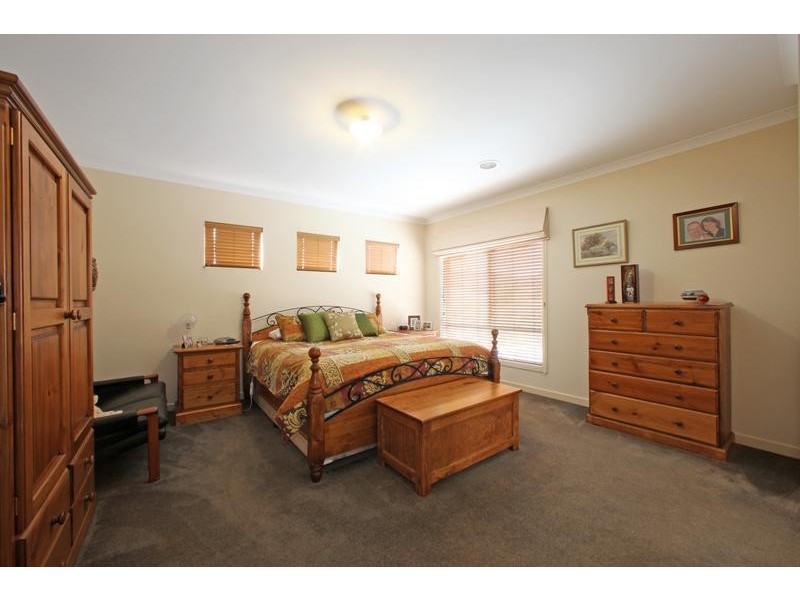 10 Monbulk Crescent, Rowville VIC 3178