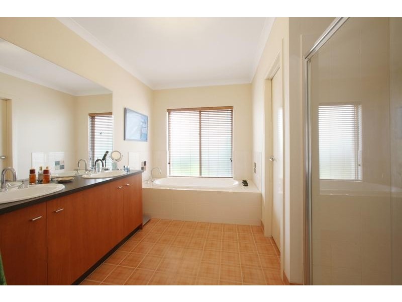 10 Monbulk Crescent, Rowville VIC 3178