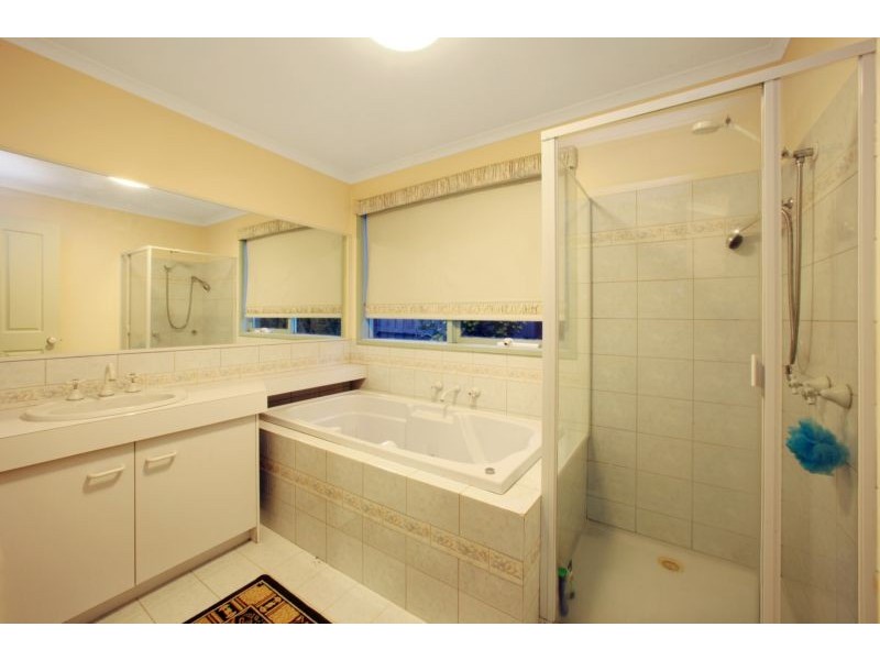 6 Nagle Court, Rowville VIC 3178