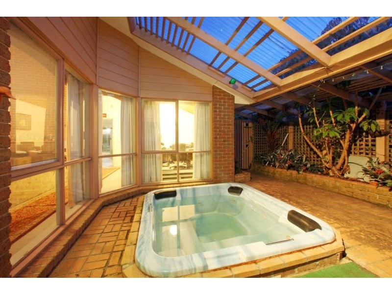 6 Nagle Court, Rowville VIC 3178