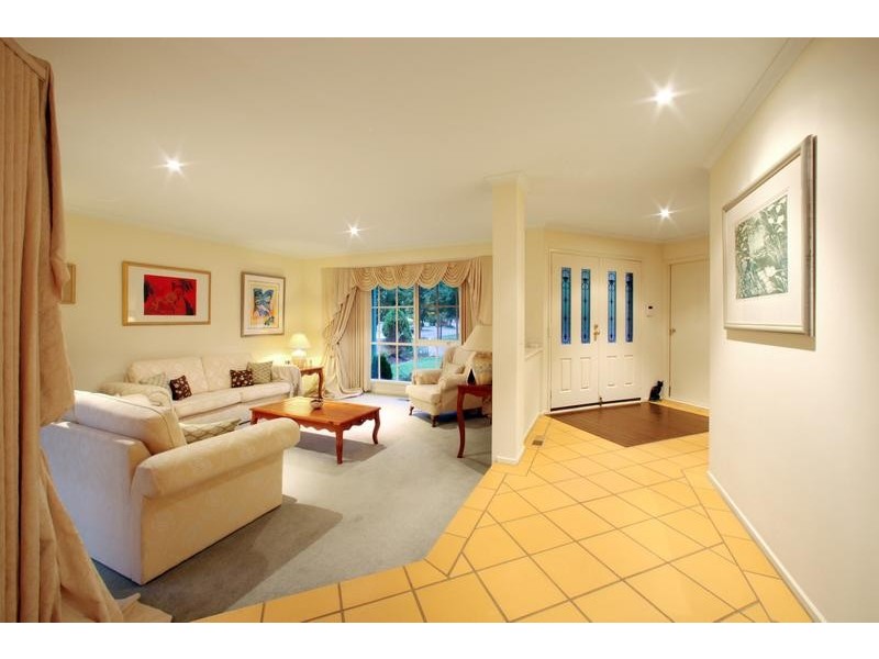 3 Dunscombe Close, Rowville VIC 3178