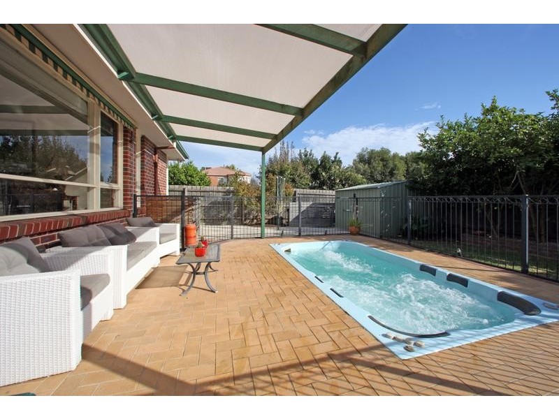 3 Dunscombe Close, Rowville VIC 3178