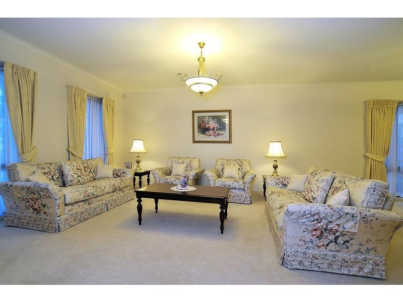 73 Oaktree Rise, Lysterfield VIC 3156