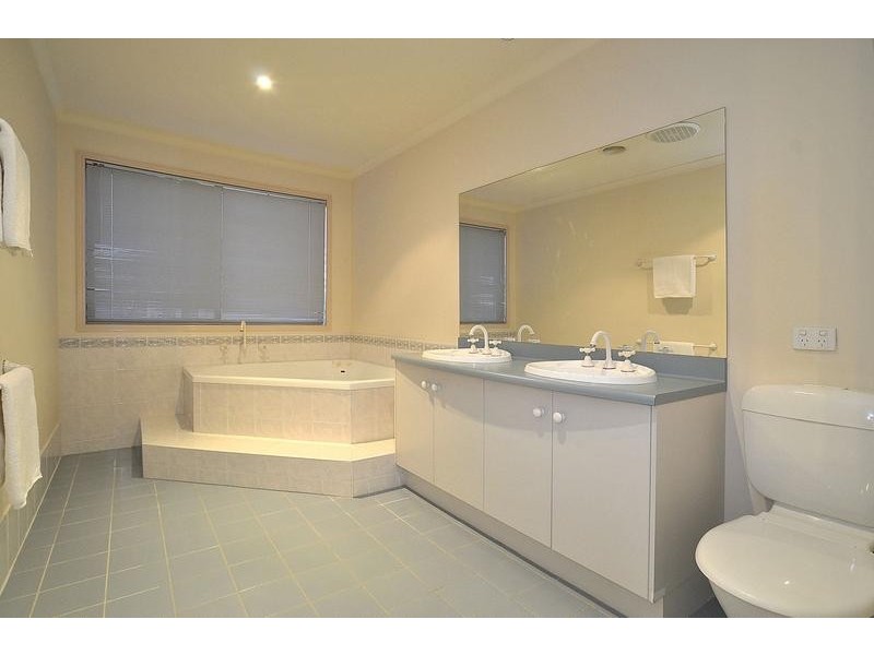 73 Oaktree Rise, Lysterfield VIC 3156