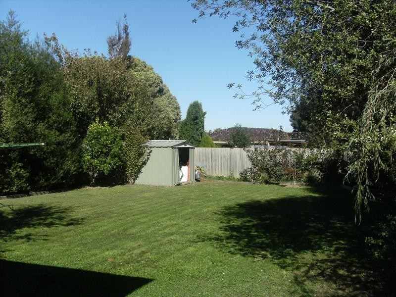 64 Windermere Drive, Ferntree Gully VIC 3156