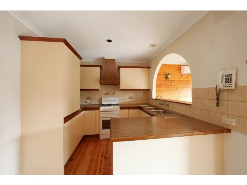 13 Heathmere Crescent, Endeavour Hills VIC 3802