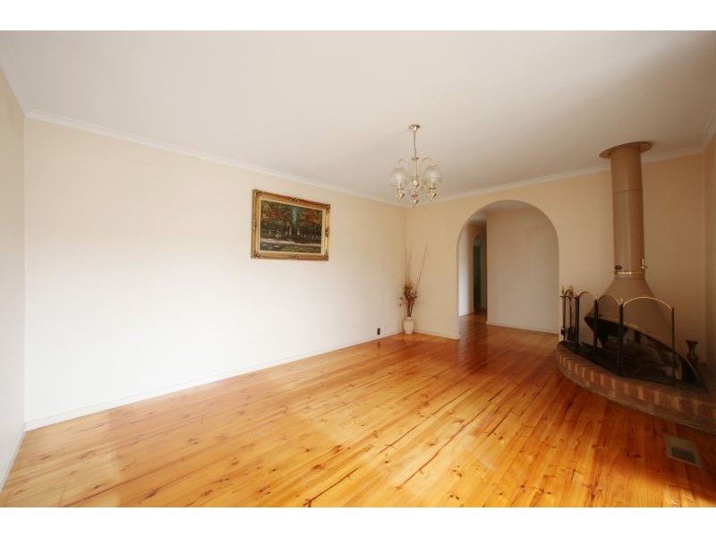 13 Heathmere Crescent, Endeavour Hills VIC 3802