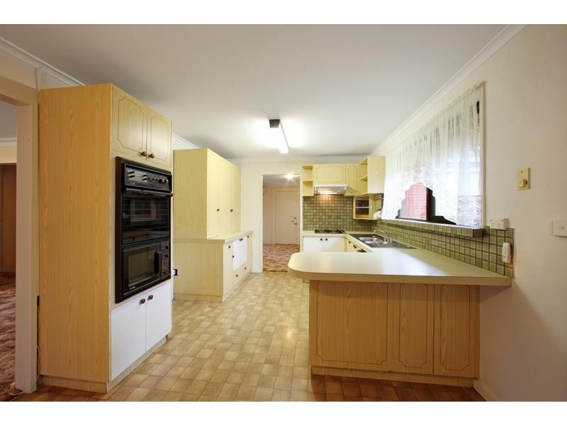 17 Burchall Crescent, Rowville VIC 3178