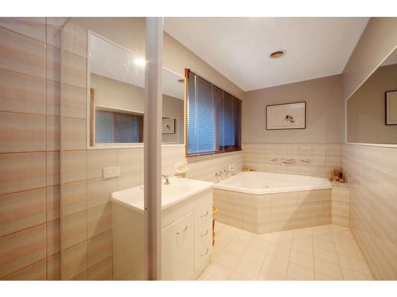 1 Edsall Close, Rowville VIC 3178