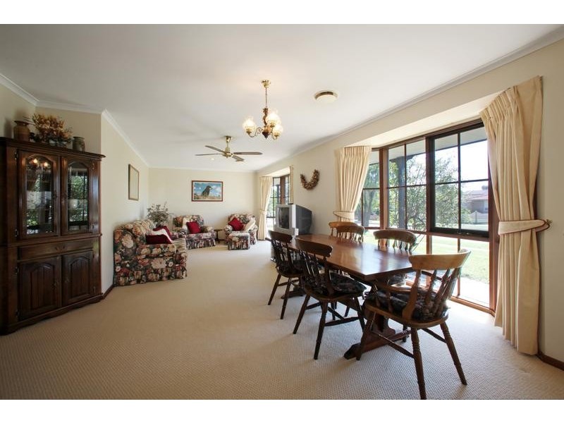 6 Severn Crescent, Rowville VIC 3178