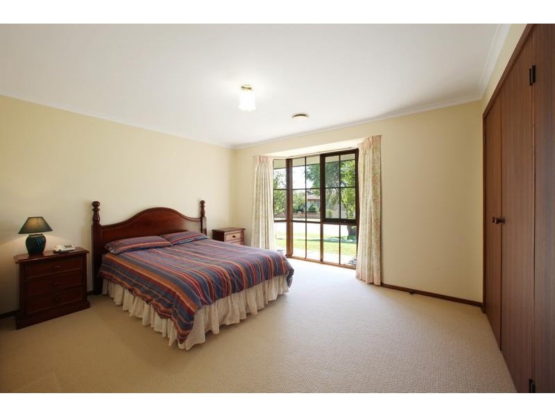 6 Severn Crescent, Rowville VIC 3178