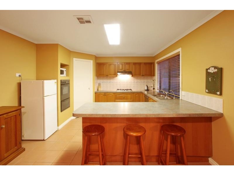 15 Moama Place, Rowville VIC 3178