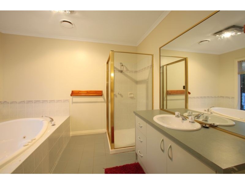 15 Moama Place, Rowville VIC 3178