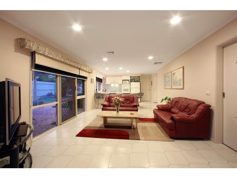 25 Bridgewater Way, Rowville VIC 3178