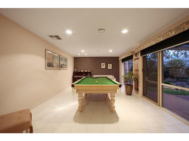 25 Bridgewater Way, Rowville VIC 3178