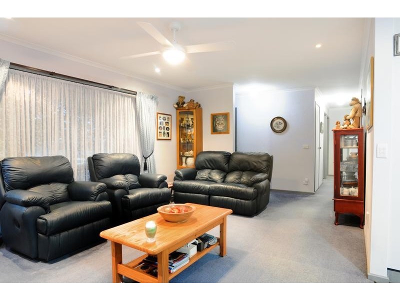 1 Bellfield Drive, Lysterfield VIC 3156