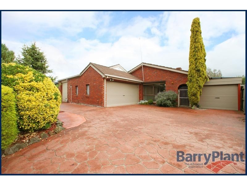 17 Burchall Crescent, Rowville VIC 3178
