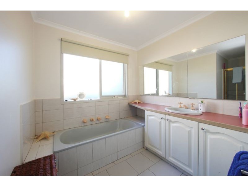 21 Clondara Drive, Rowville VIC 3178