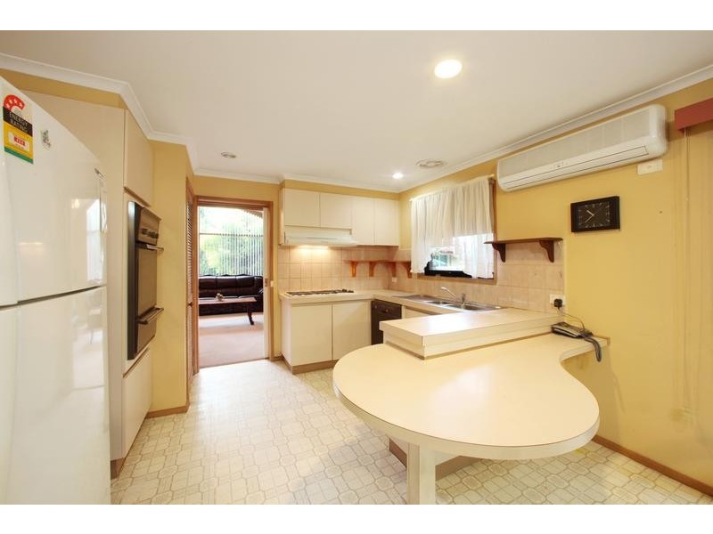 6 Rhonda Close, Endeavour Hills VIC 3802