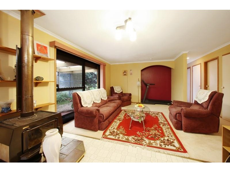 6 Rhonda Close, Endeavour Hills VIC 3802