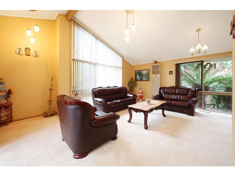 6 Rhonda Close, Endeavour Hills VIC 3802