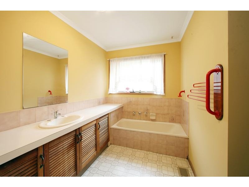 6 Rhonda Close, Endeavour Hills VIC 3802