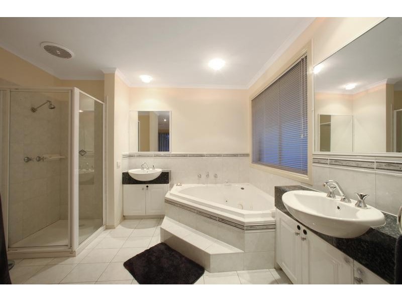 6 Oaktree Rise, Lysterfield VIC 3156