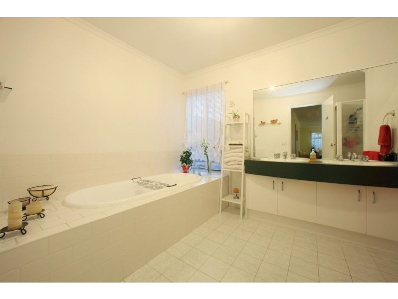 48 Golding Avenue, Rowville VIC 3178