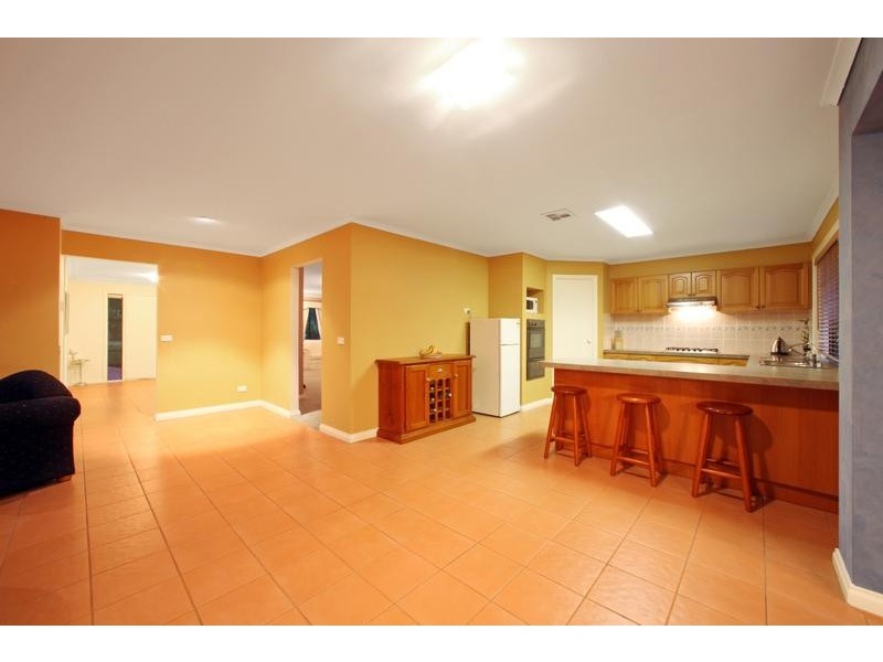 15 Moama Place, Rowville VIC 3178