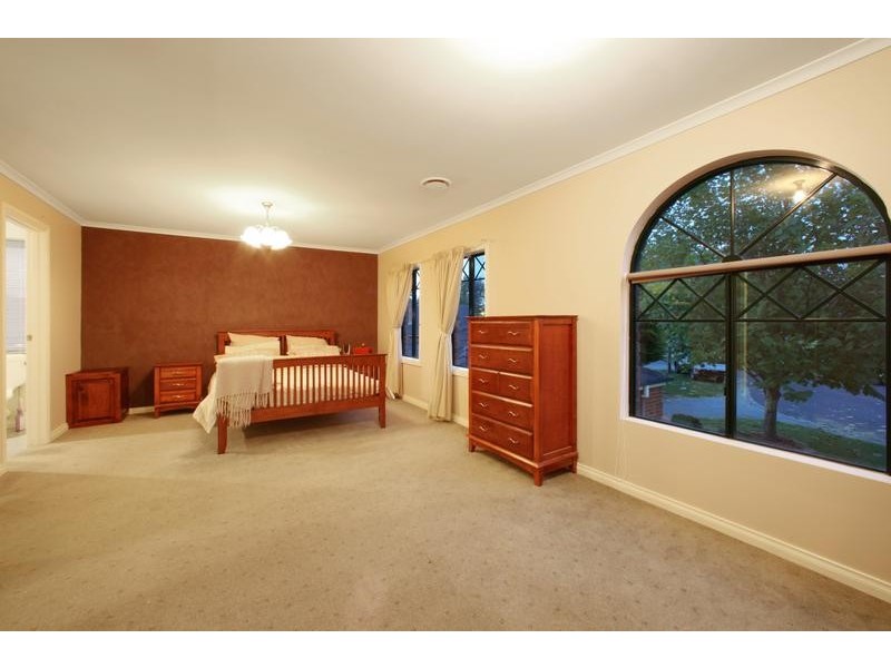 15 Moama Place, Rowville VIC 3178