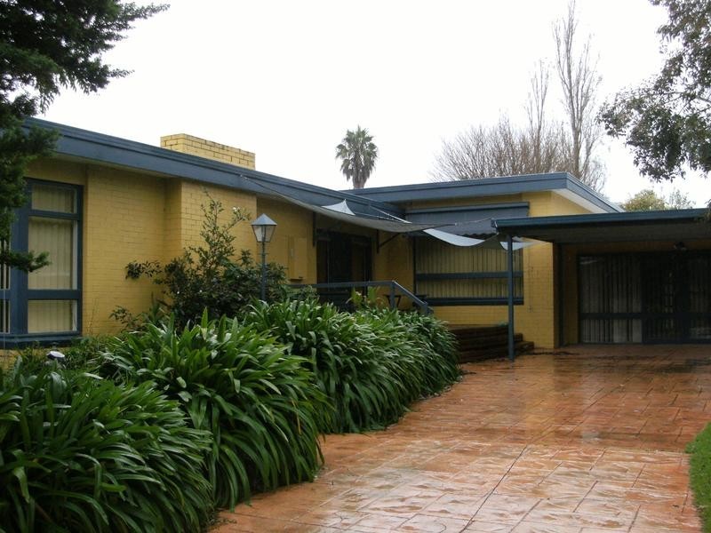 18 Horner Close, Knoxfield VIC 3180