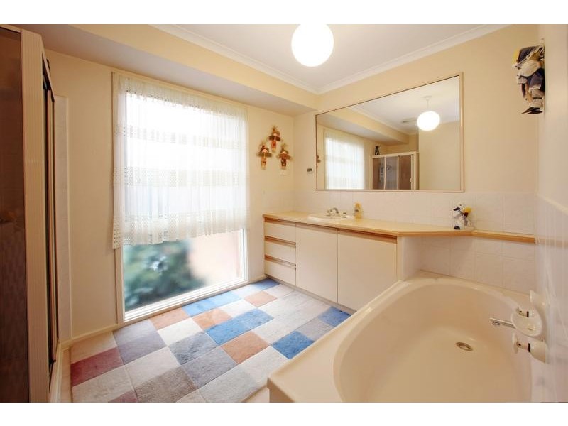 24 Cheryl Crescent, Ferntree Gully VIC 3156