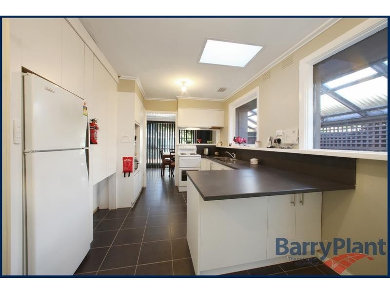 32 Deschamp Crescent, Rowville VIC 3178