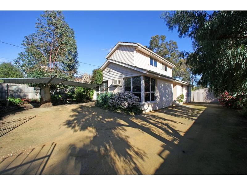 32 Deschamp Crescent, Rowville VIC 3178