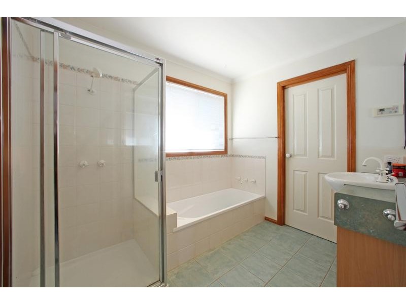 2/57 Bridgewater Way, Rowville VIC 3178