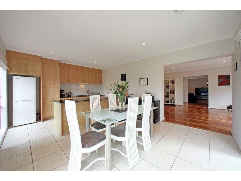 33 Sovereign Manors Crescent, Rowville VIC 3178