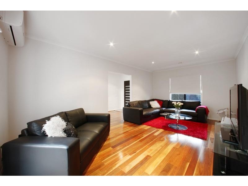 33 Sovereign Manors Crescent, Rowville VIC 3178