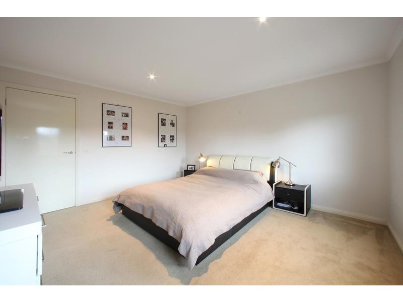 33 Sovereign Manors Crescent, Rowville VIC 3178