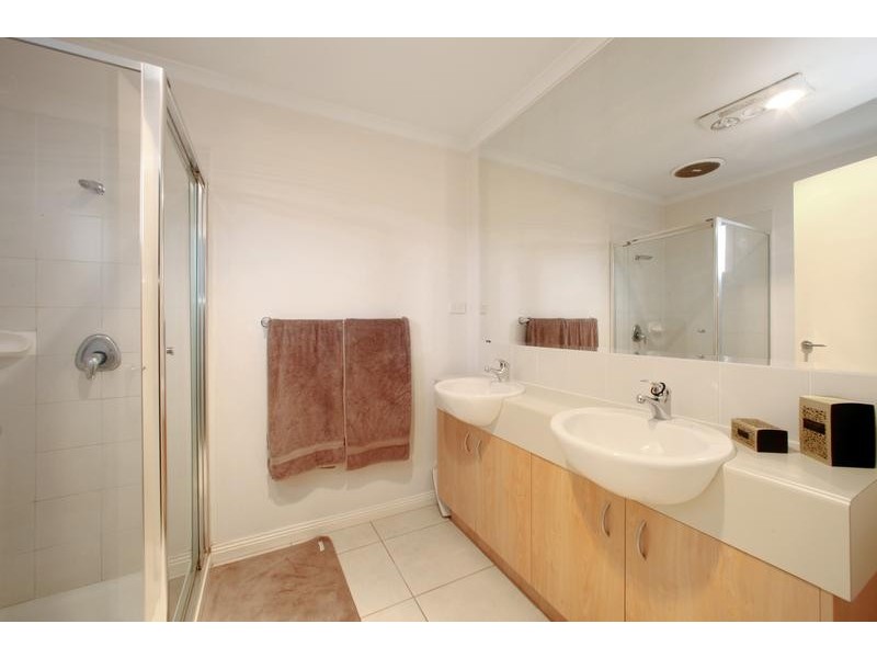 33 Sovereign Manors Crescent, Rowville VIC 3178