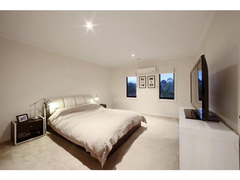 33 Sovereign Manors Crescent, Rowville VIC 3178