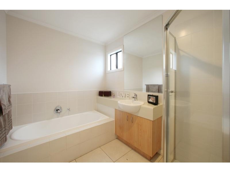 33 Sovereign Manors Crescent, Rowville VIC 3178