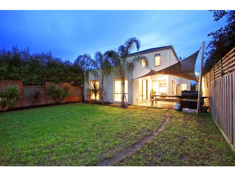 33 Sovereign Manors Crescent, Rowville VIC 3178