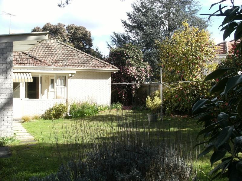 17 Heathmont Rd, Ringwood VIC 3134