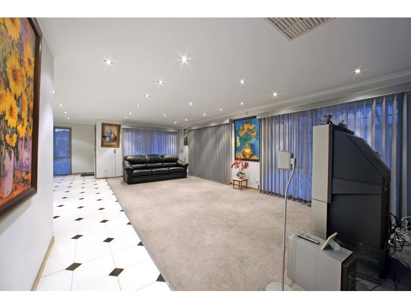 8 Trisha Drive, Rowville VIC 3178