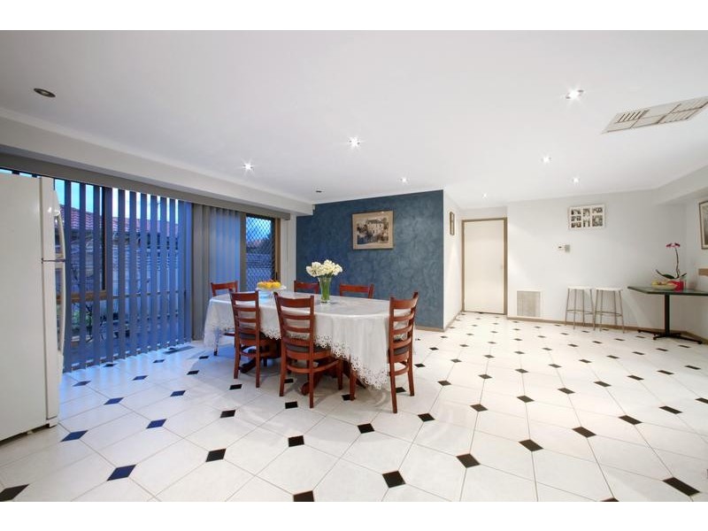 8 Trisha Drive, Rowville VIC 3178