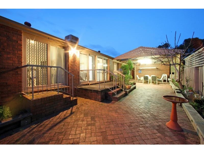 8 Trisha Drive, Rowville VIC 3178