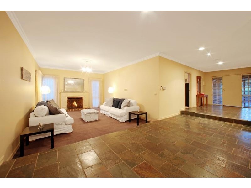 2 Leatherwood Close, Rowville VIC 3178